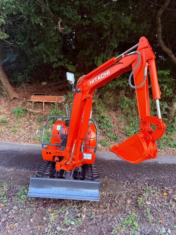 日立　 EX8-2　中古 日立 ミニ油圧ショベル | 稼働時間832h | 8PS | 整備済・即使用可 | ミニユンボ 建設 農業 造園 - Image 2